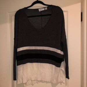RD Style loose sweater with fitted sleeves